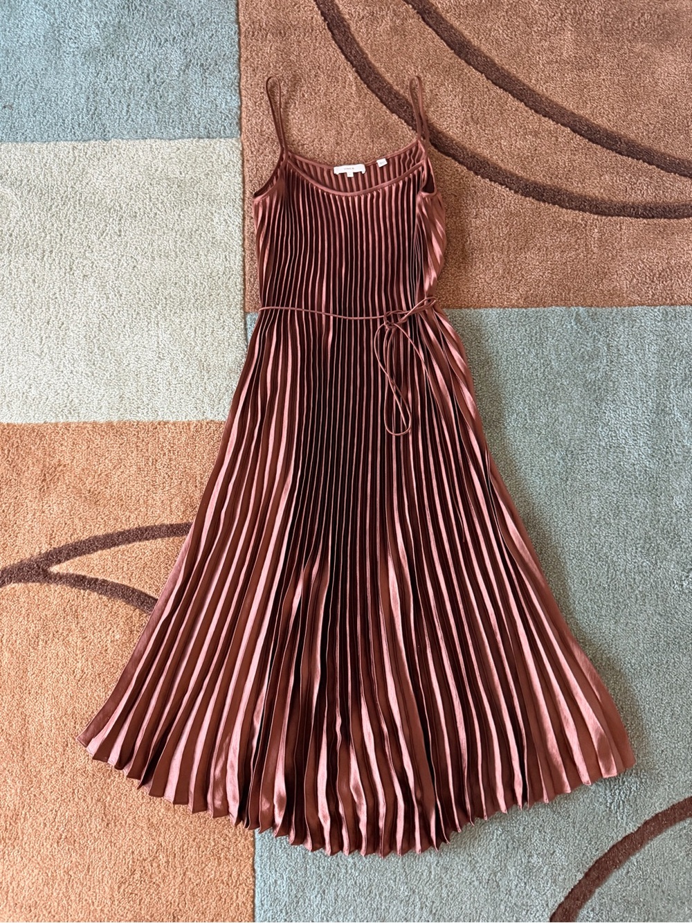 VINCE PLEATED CAMI DRESS SYCAMORE - Picture 3 of 6
